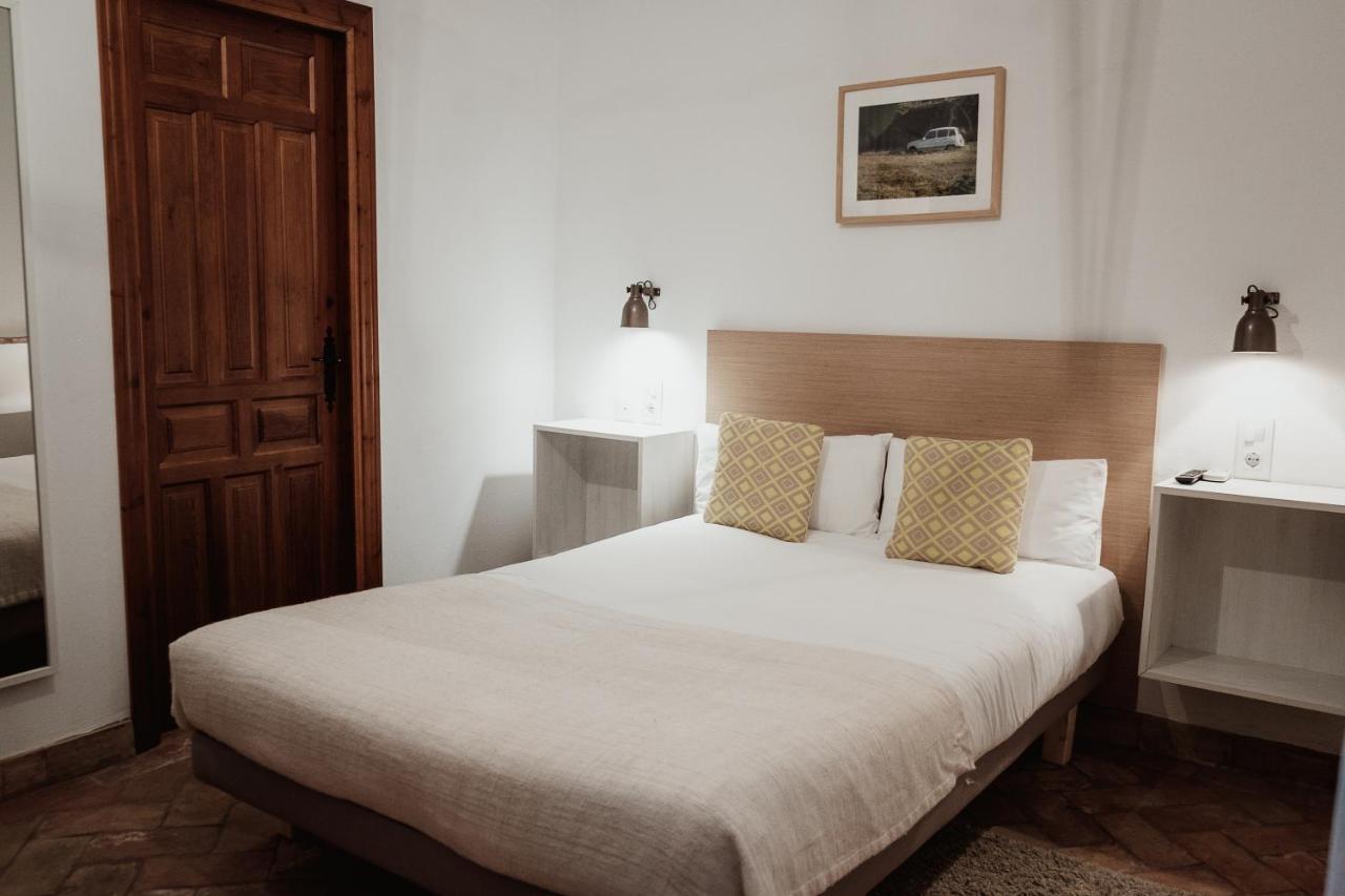 Frenteabastos Suites Cafe Hostal & Apartments Carmona  Bagian luar foto