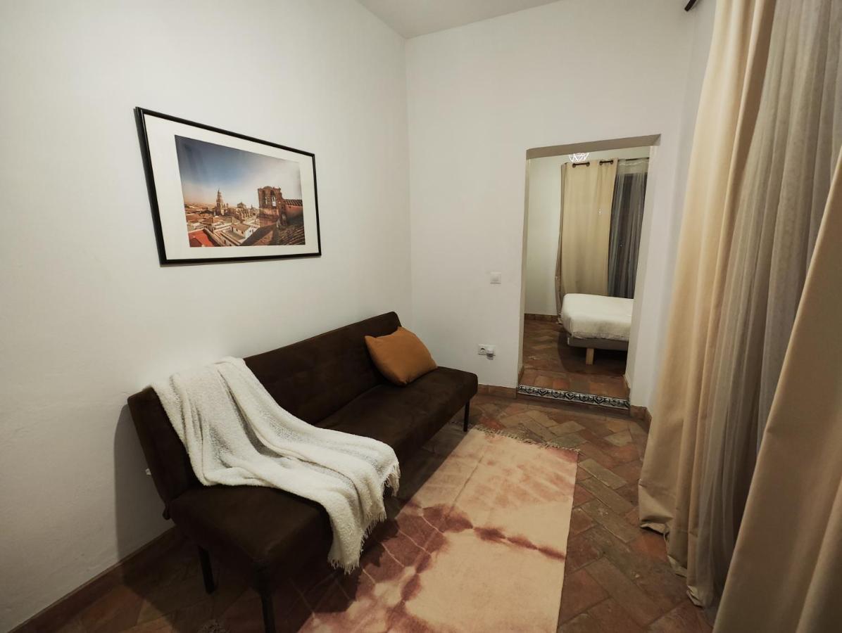 Frenteabastos Suites Cafe Hostal & Apartments Carmona  Bagian luar foto