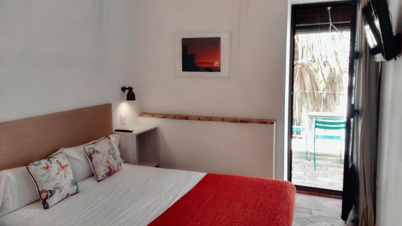 Frenteabastos Suites Cafe Hostal & Apartments Carmona  Bagian luar foto