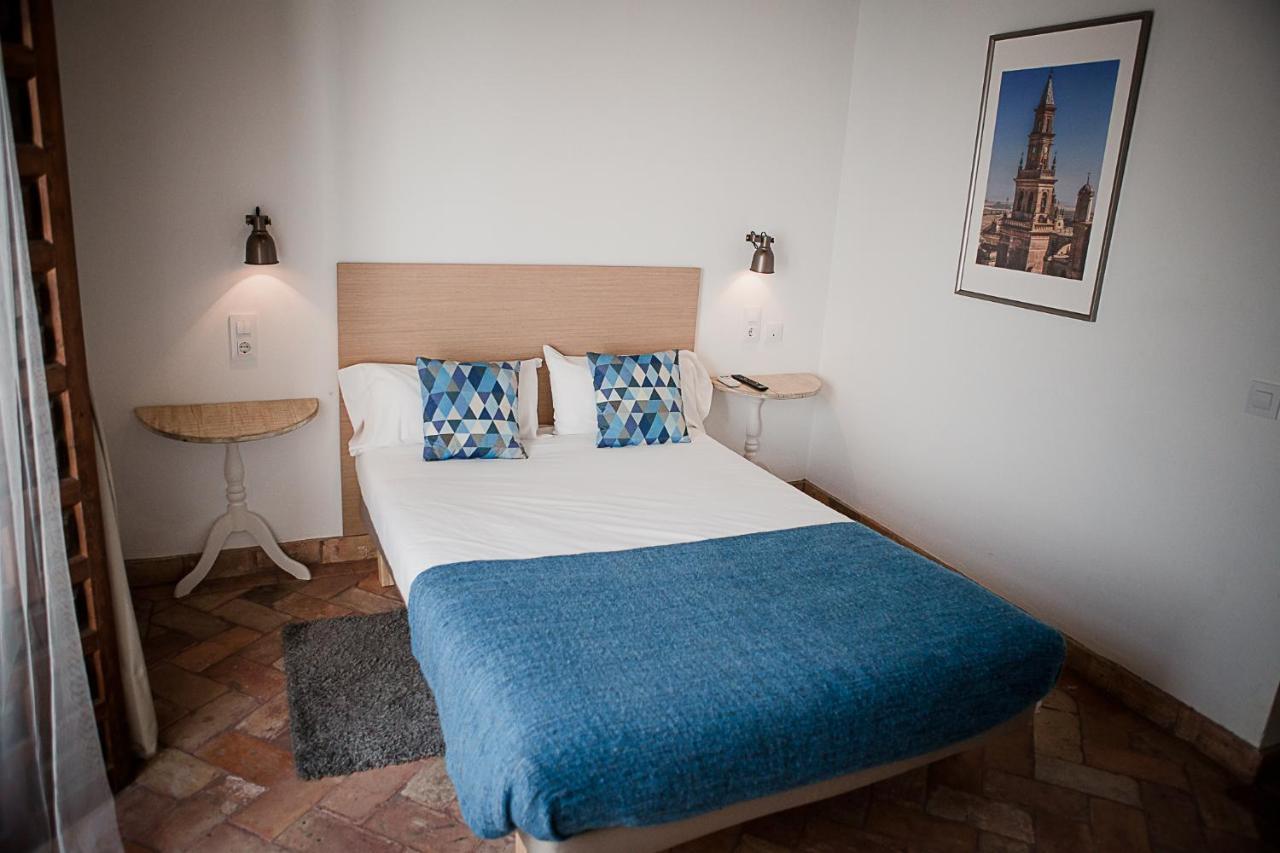 Frenteabastos Suites Cafe Hostal & Apartments Carmona  Bagian luar foto