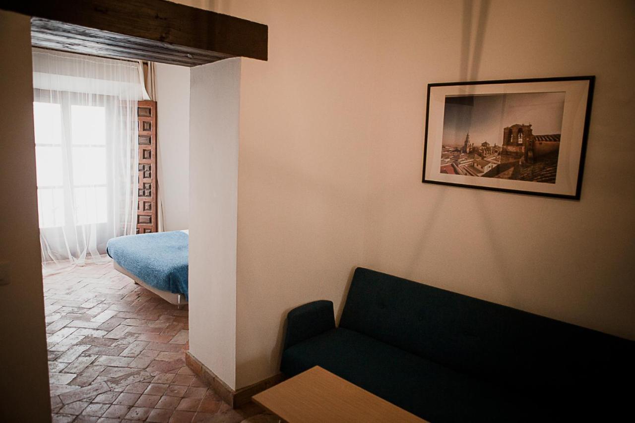 Frenteabastos Suites Cafe Hostal & Apartments Carmona  Bagian luar foto