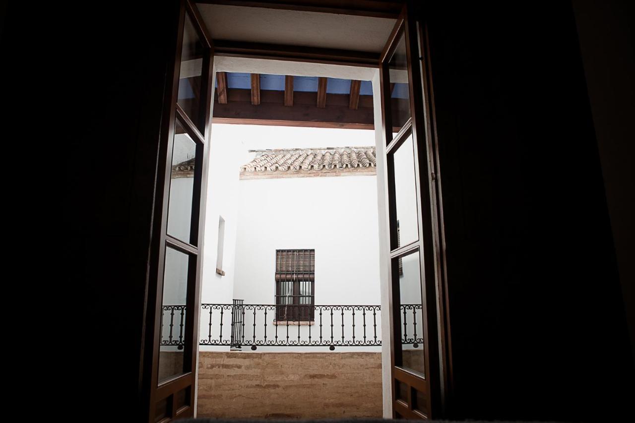 Frenteabastos Suites Cafe Hostal & Apartments Carmona  Bagian luar foto