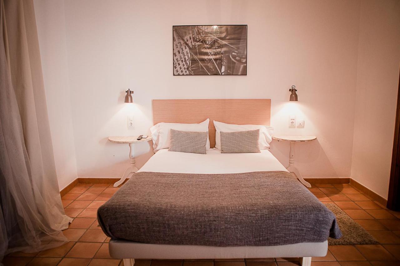 Frenteabastos Suites Cafe Hostal & Apartments Carmona  Bagian luar foto