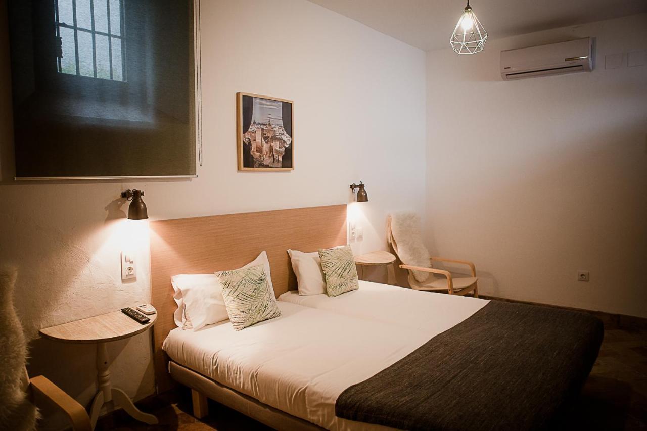 Frenteabastos Suites Cafe Hostal & Apartments Carmona  Bagian luar foto