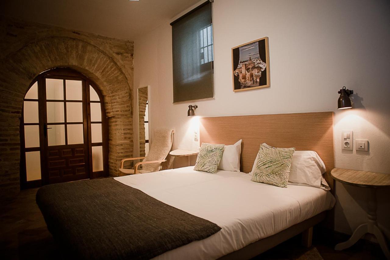 Frenteabastos Suites Cafe Hostal & Apartments Carmona  Bagian luar foto