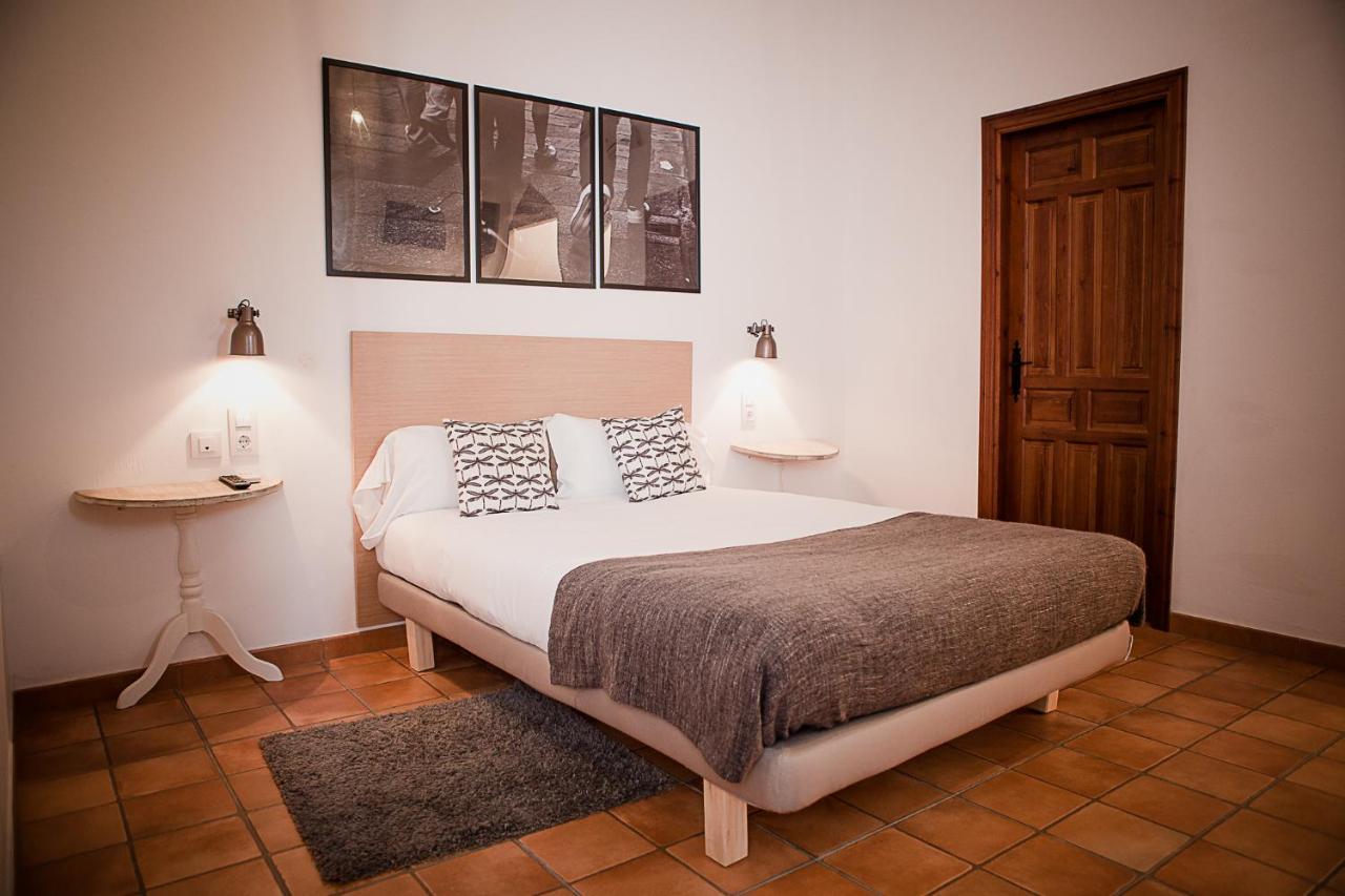 Frenteabastos Suites Cafe Hostal & Apartments Carmona  Bagian luar foto